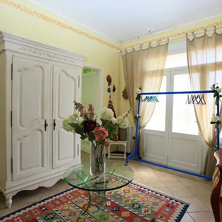 Napoleone לינה וארוחת בוקר